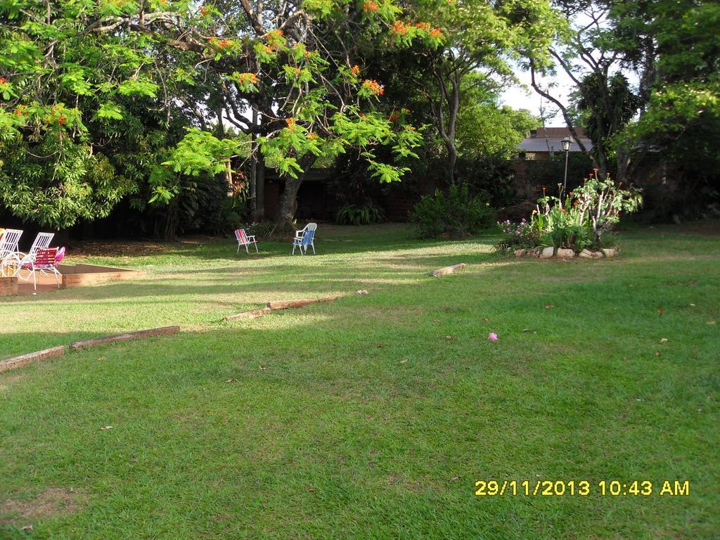 Hostel Y Posada Colibri Puerto Iguazú Exteriör bild