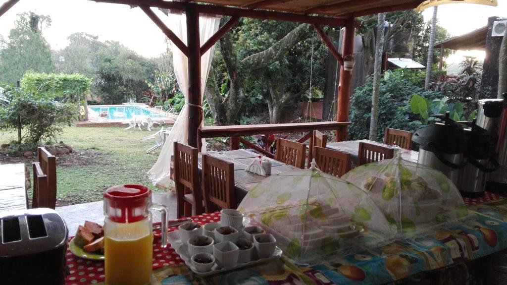 Hostel Y Posada Colibri Puerto Iguazú Exteriör bild