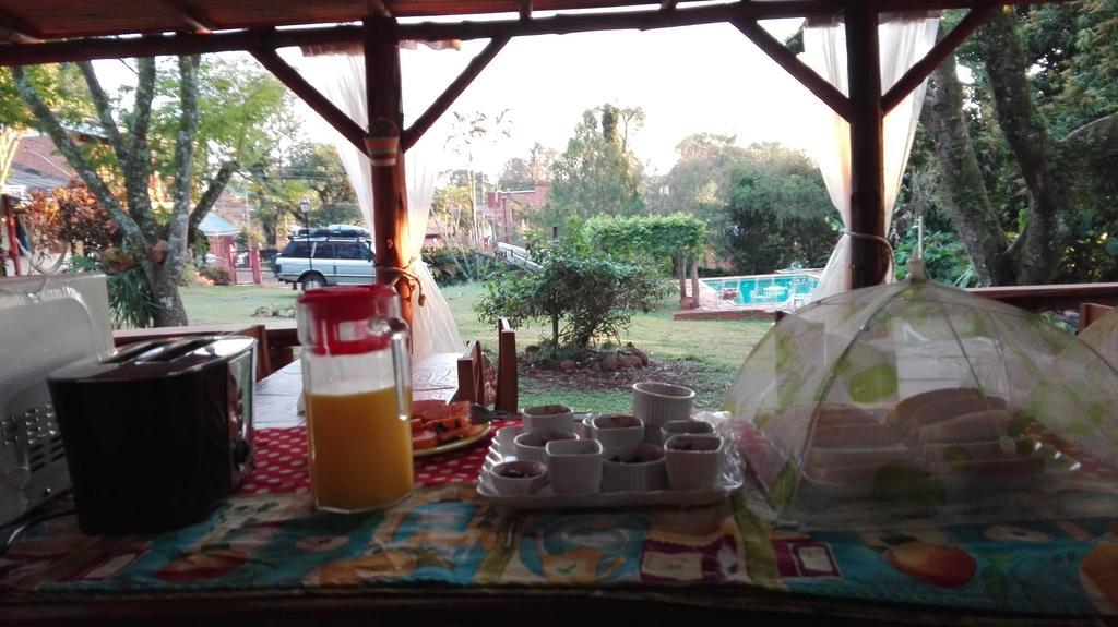 Hostel Y Posada Colibri Puerto Iguazú Exteriör bild