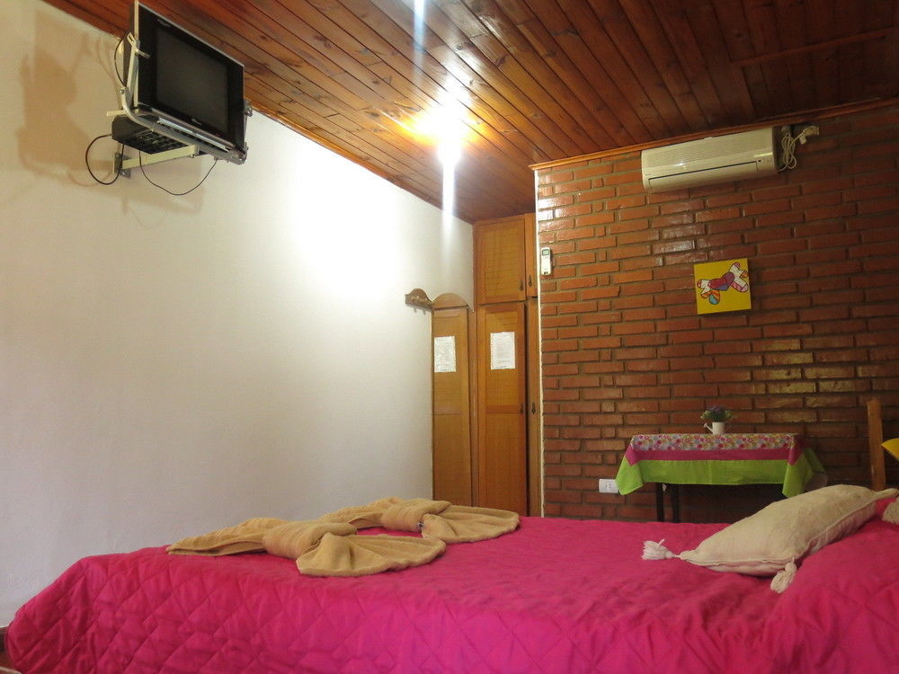 Hostel Y Posada Colibri Puerto Iguazú Exteriör bild